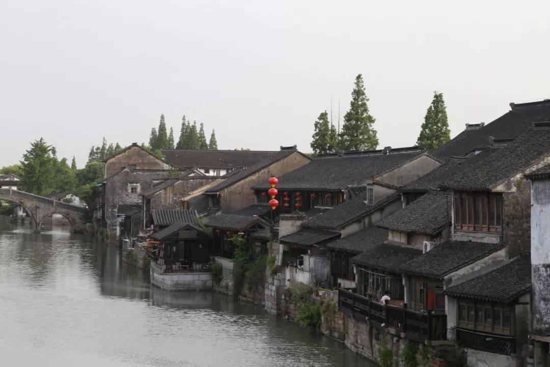 民有所呼 皆有所应 小店区政务人员为企业提供上门服务